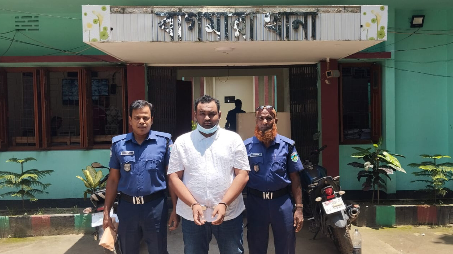 রাজশাহীতে দণ্ডপ্রাপ্ত হাসিবুল থাকতেন ঢাকায়, প্রচার করতেন মালয়েশিয়ায় আছেন, অবশেষে গ্রেপ্তার