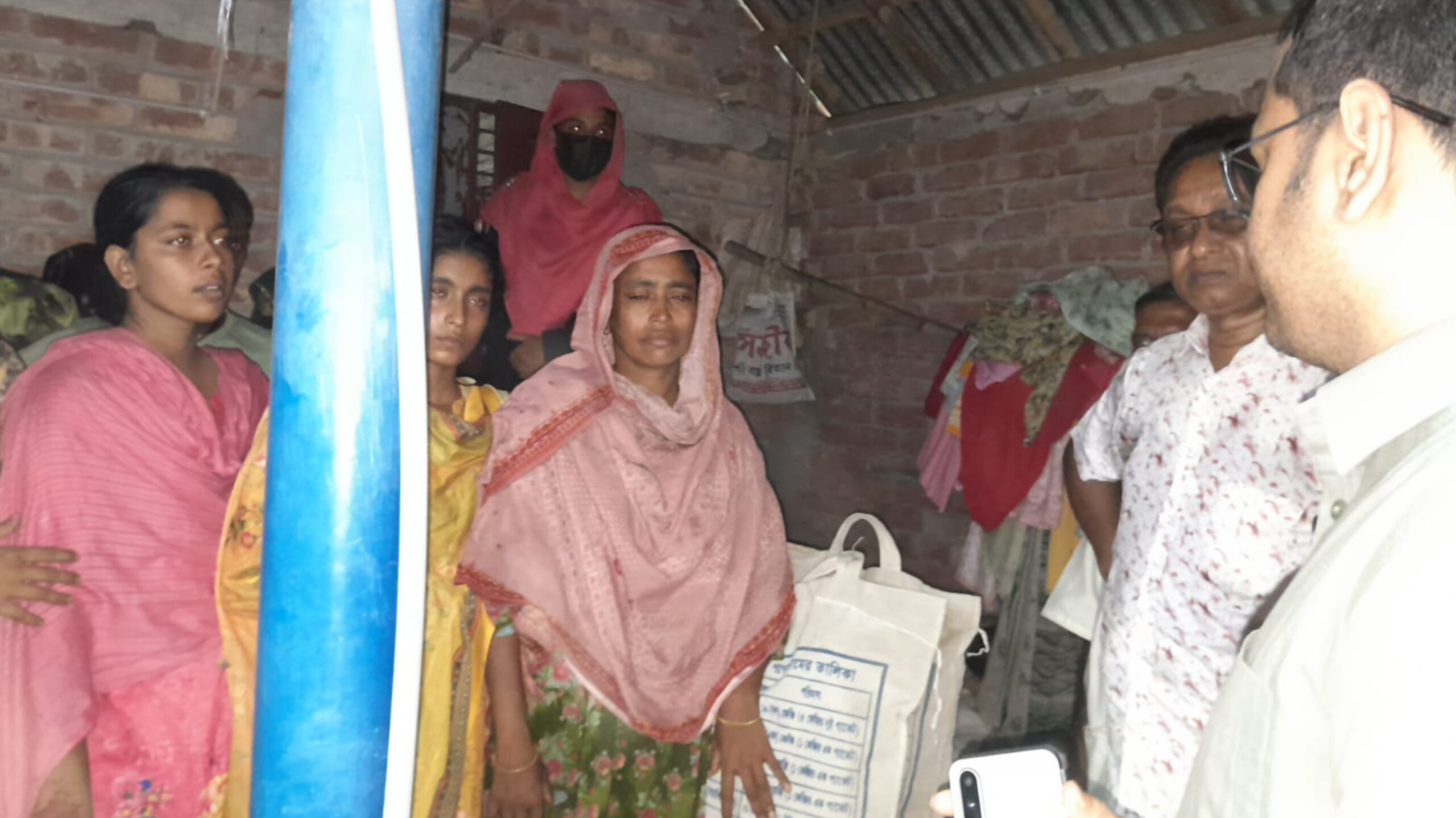 সৌদি আরবে অগ্নিকাণ্ডে নিহত বাগমারার শ্যামলের পরিবারের পাশে উপজেলা প্রশাসন